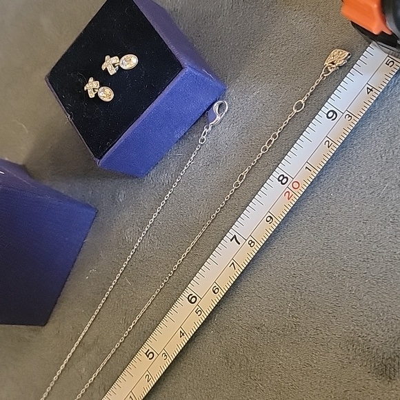 Swarovski set -- necklace and earrings - Picture 4 of 7